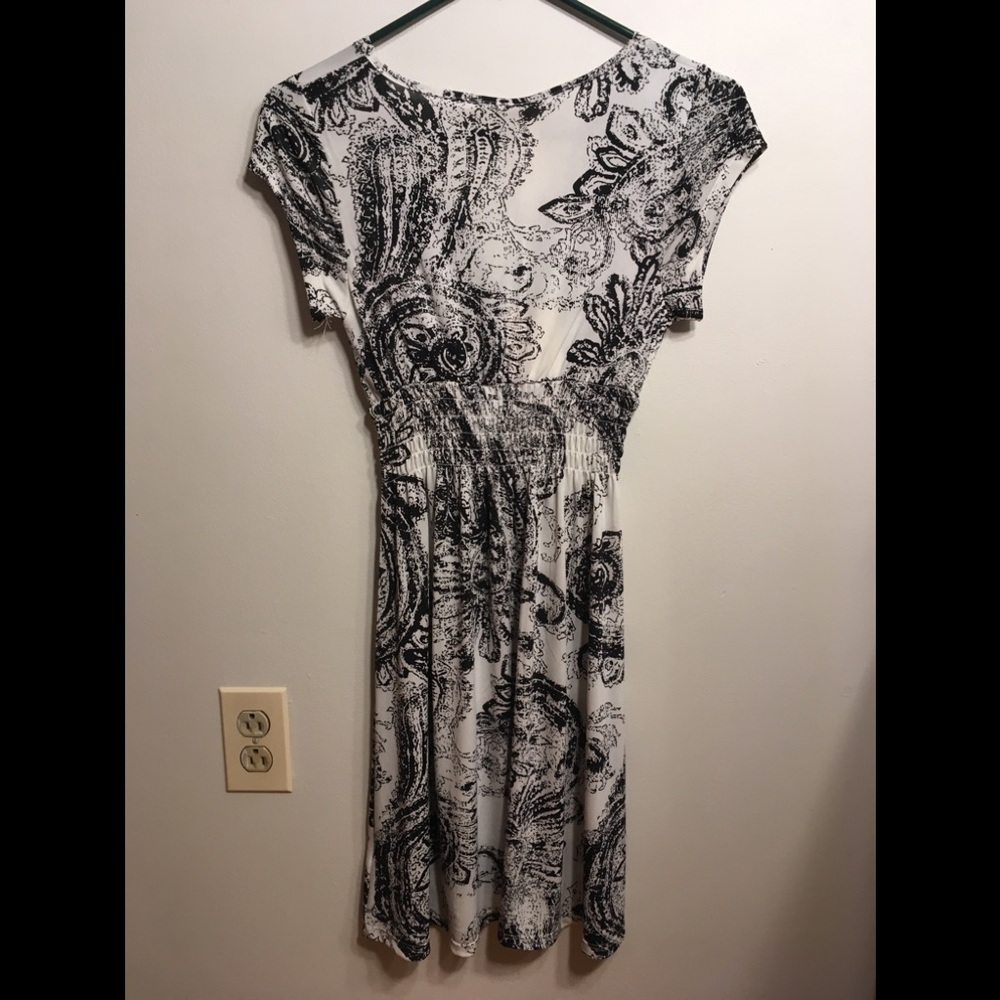 NWT Beautiful dress - Picture 2 of 8
